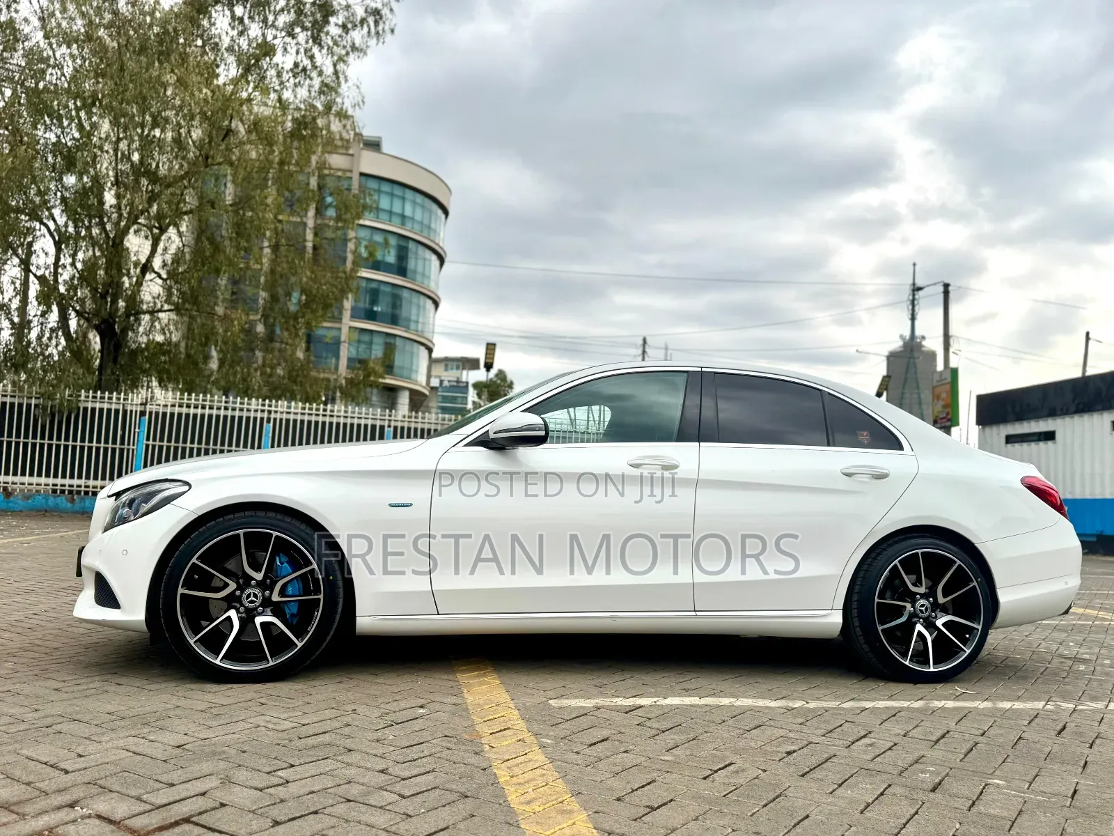 Mercedes-Benz C350 C350e Hybrid RWD 2017 White