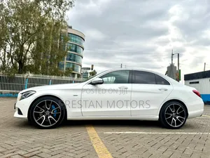 Mercedes-Benz C350 C350e Hybrid RWD 2017 White