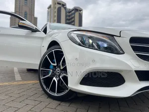 Mercedes-Benz C350 C350e Hybrid RWD 2017 White