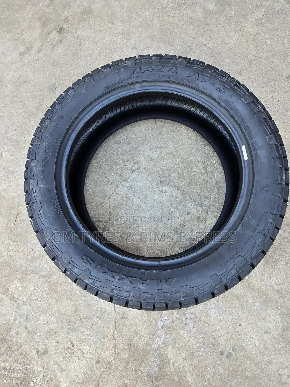 225 /55 R18 Maxxis (Taiwan).