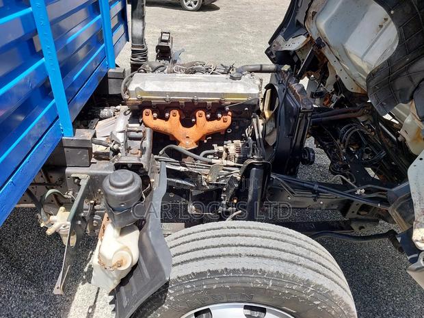 Isuzu NPR Truck - thumbnail 8