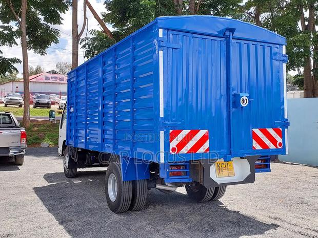 Isuzu NPR Truck - thumbnail 16