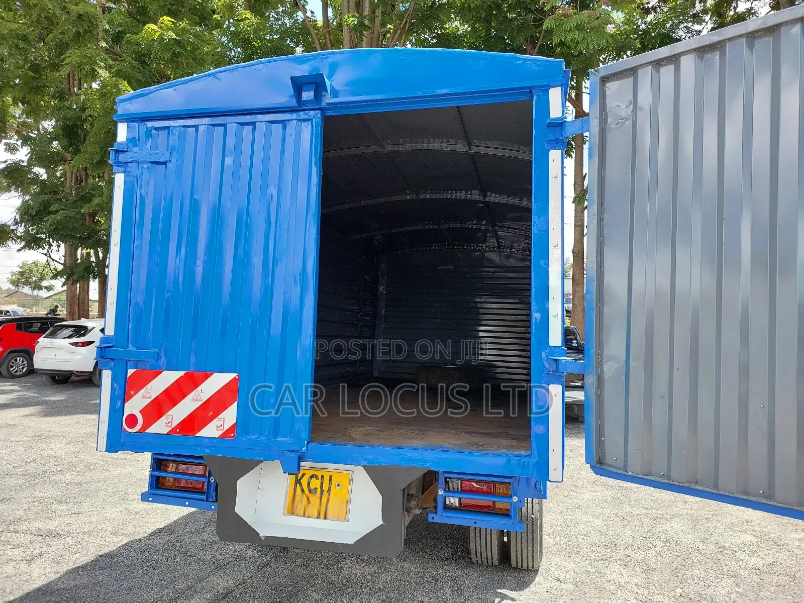 Isuzu NPR Truck