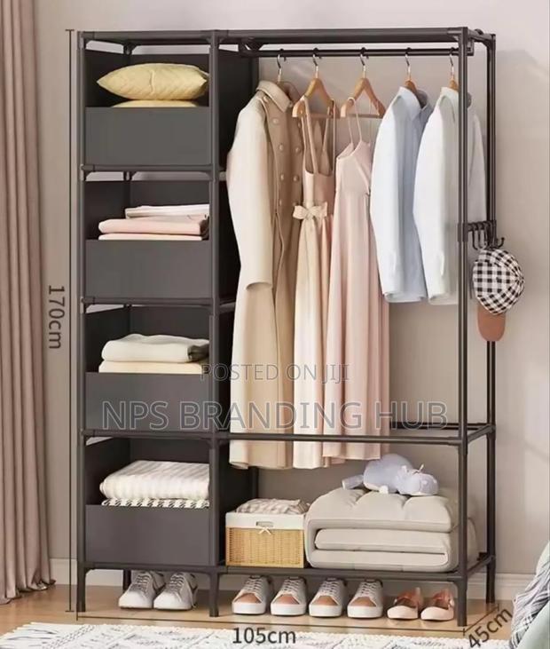 Wardrobe Clothes Hanger. Sen