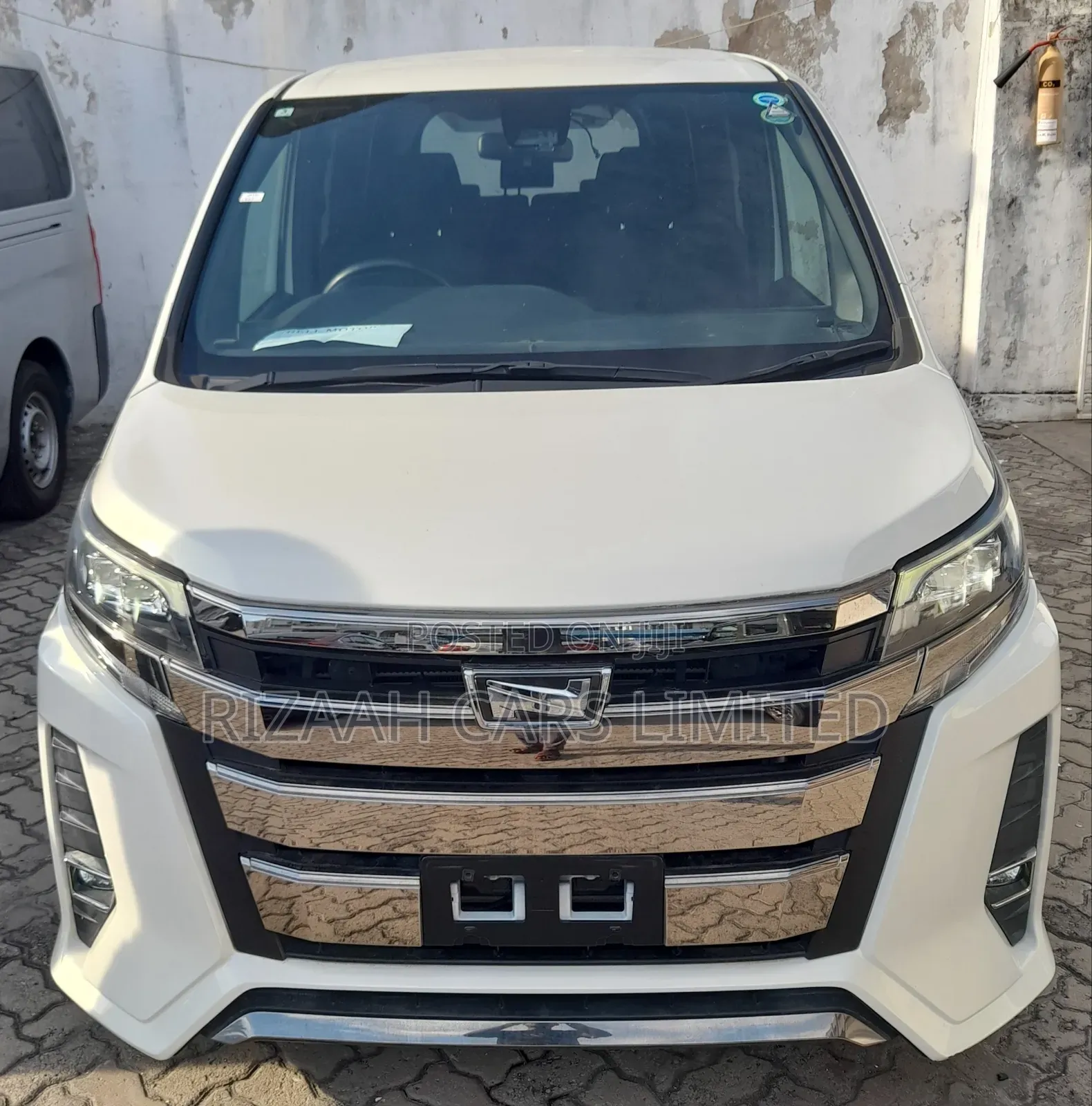Toyota Noah 2.0 AWD (7 Seater) 2018 White