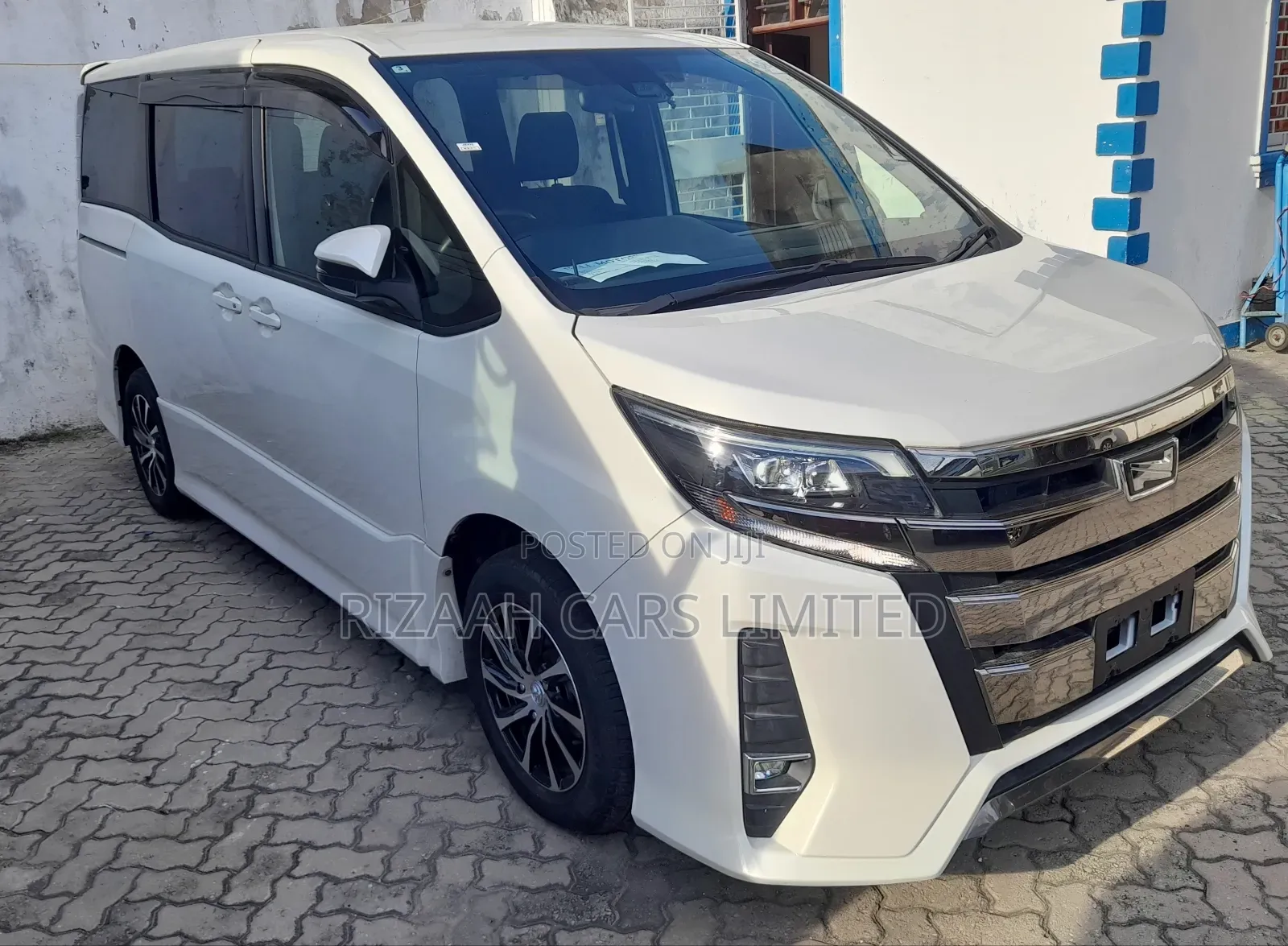 Toyota Noah 2.0 AWD (7 Seater) 2018 White