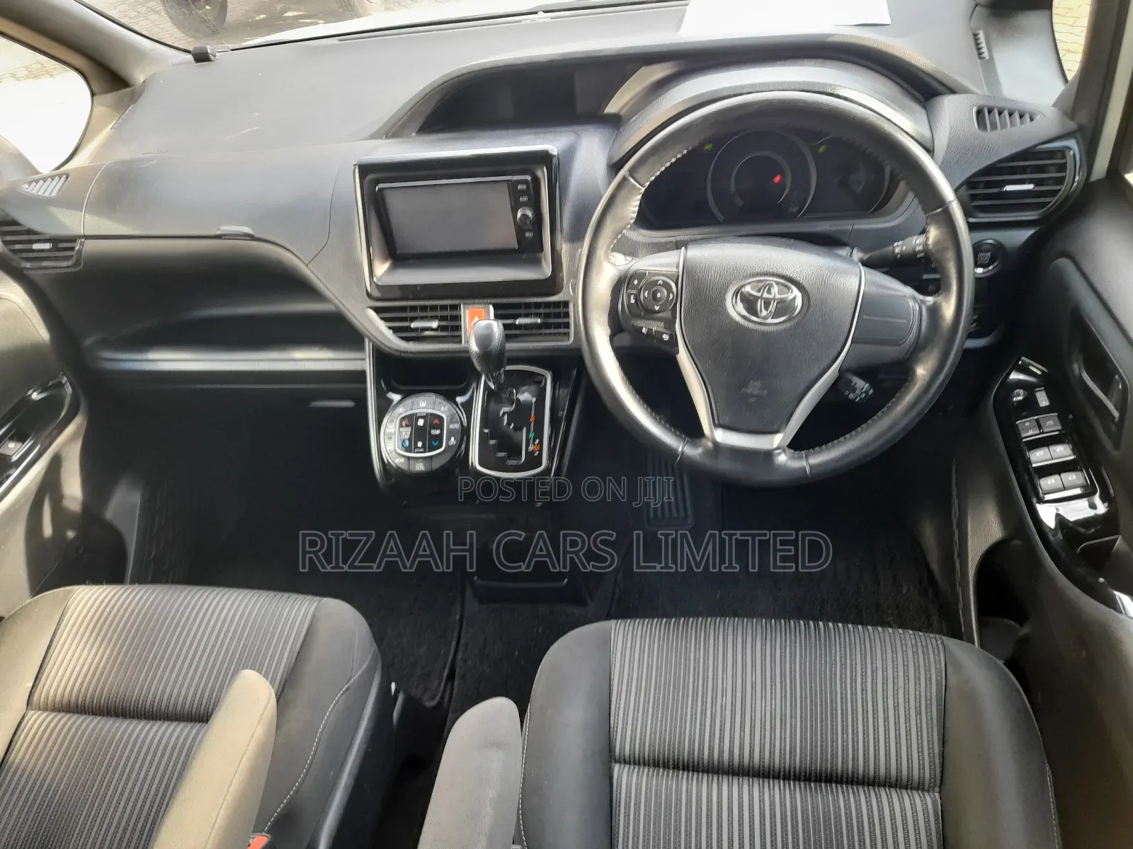 Toyota Noah 2.0 AWD (7 Seater) 2018 White