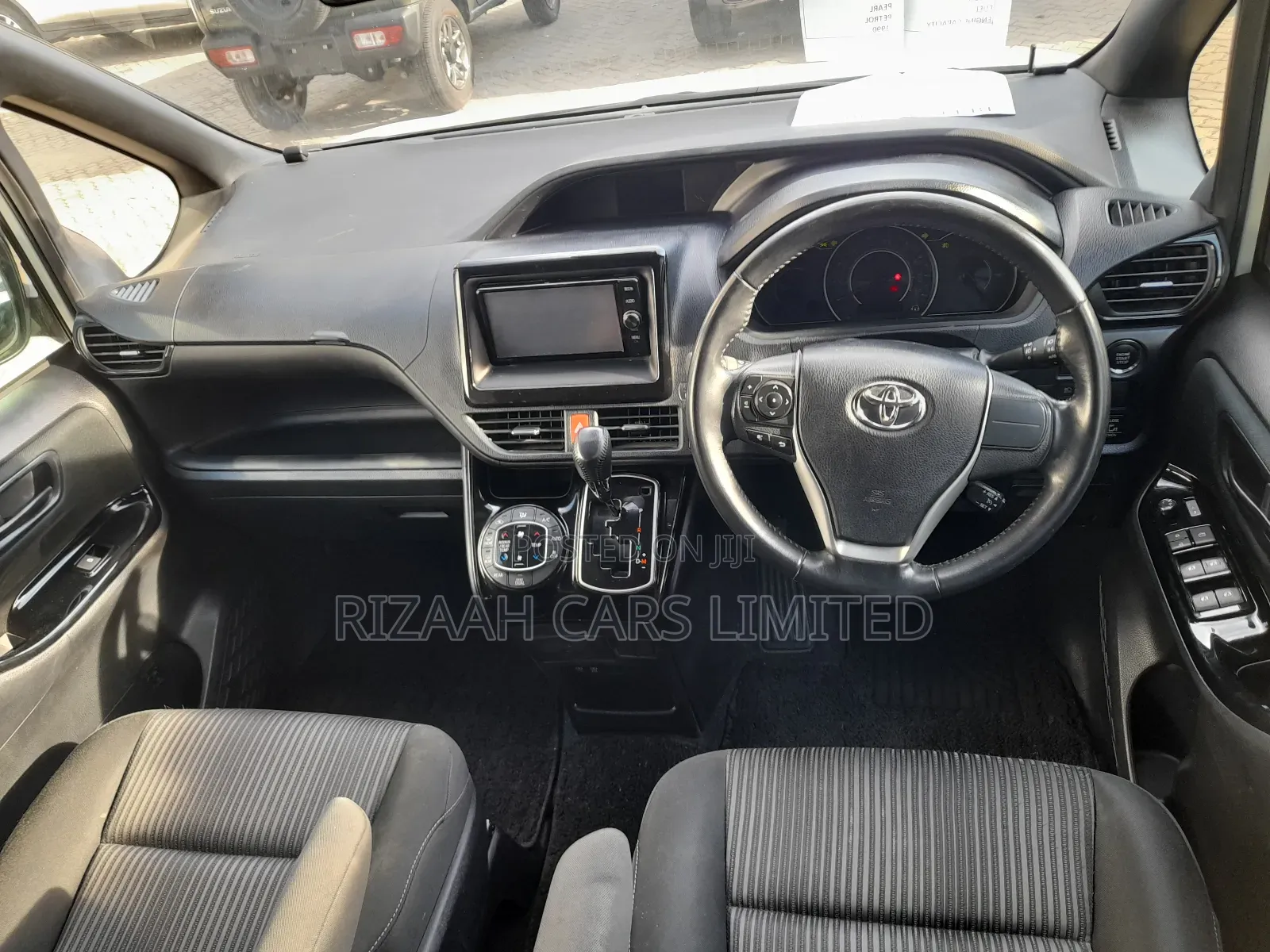 Toyota Noah 2.0 AWD (7 Seater) 2018 White