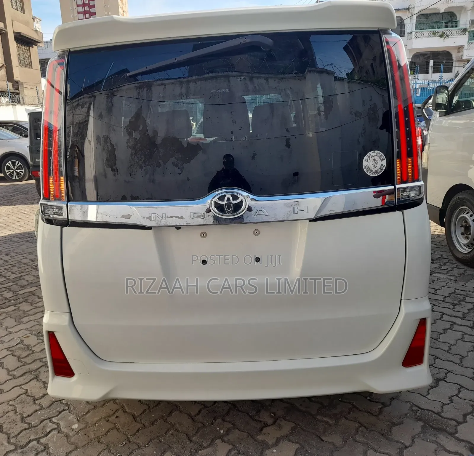 Toyota Noah 2.0 AWD (7 Seater) 2018 White