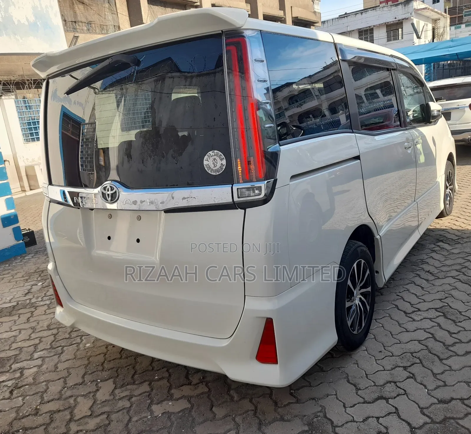 Toyota Noah 2.0 AWD (7 Seater) 2018 White