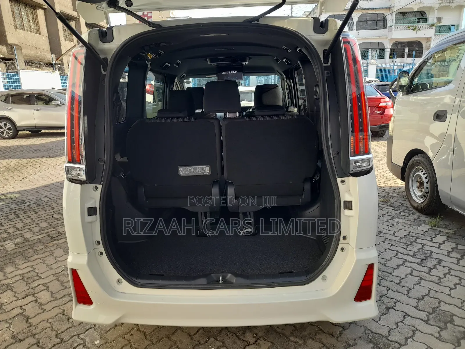 Toyota Noah 2.0 AWD (7 Seater) 2018 White