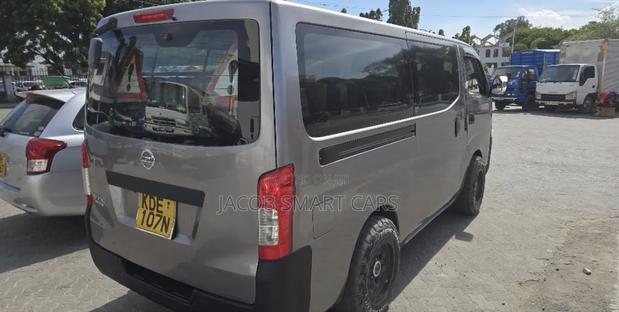 Nissan Caravan (Urvan) 2015 Grey - thumbnail 4