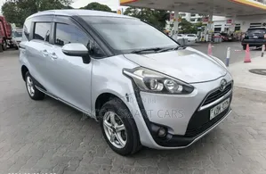 Toyota Sienta 2016 Silver