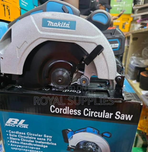 Makita Cordless Rechargeable Circular Saw