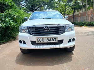 Toyota Hilux 2012 White