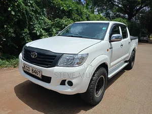 Toyota Hilux 2012 White