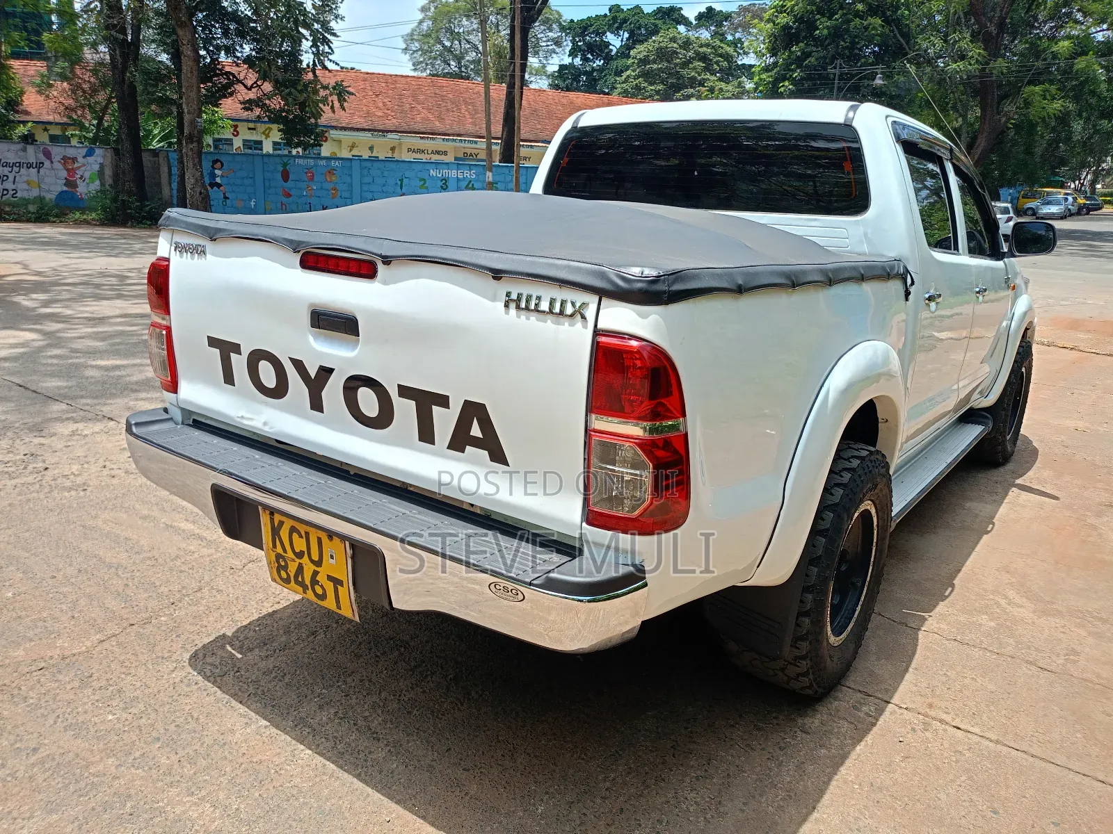 Toyota Hilux 2012 White