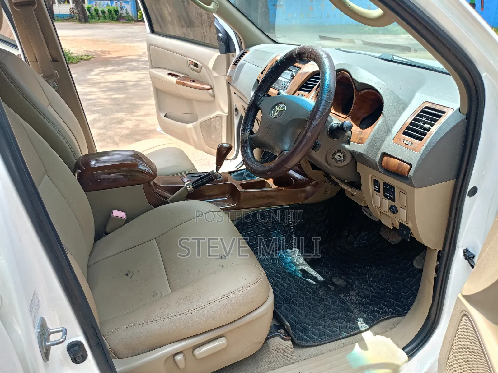 Toyota Hilux 2012 White