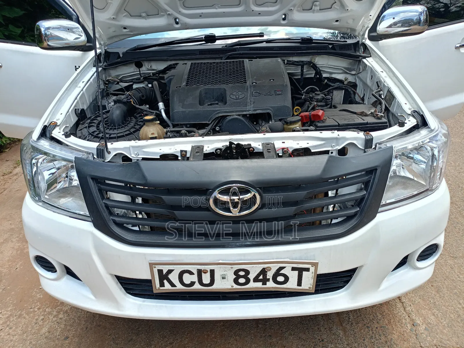 Toyota Hilux 2012 White