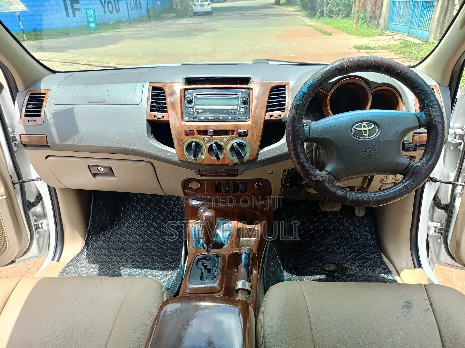 Toyota Hilux 2012 White