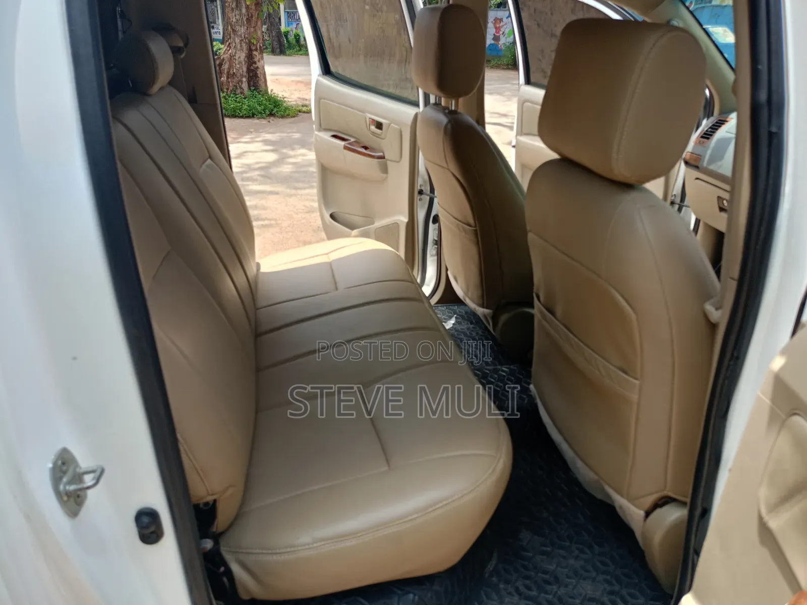 Toyota Hilux 2012 White