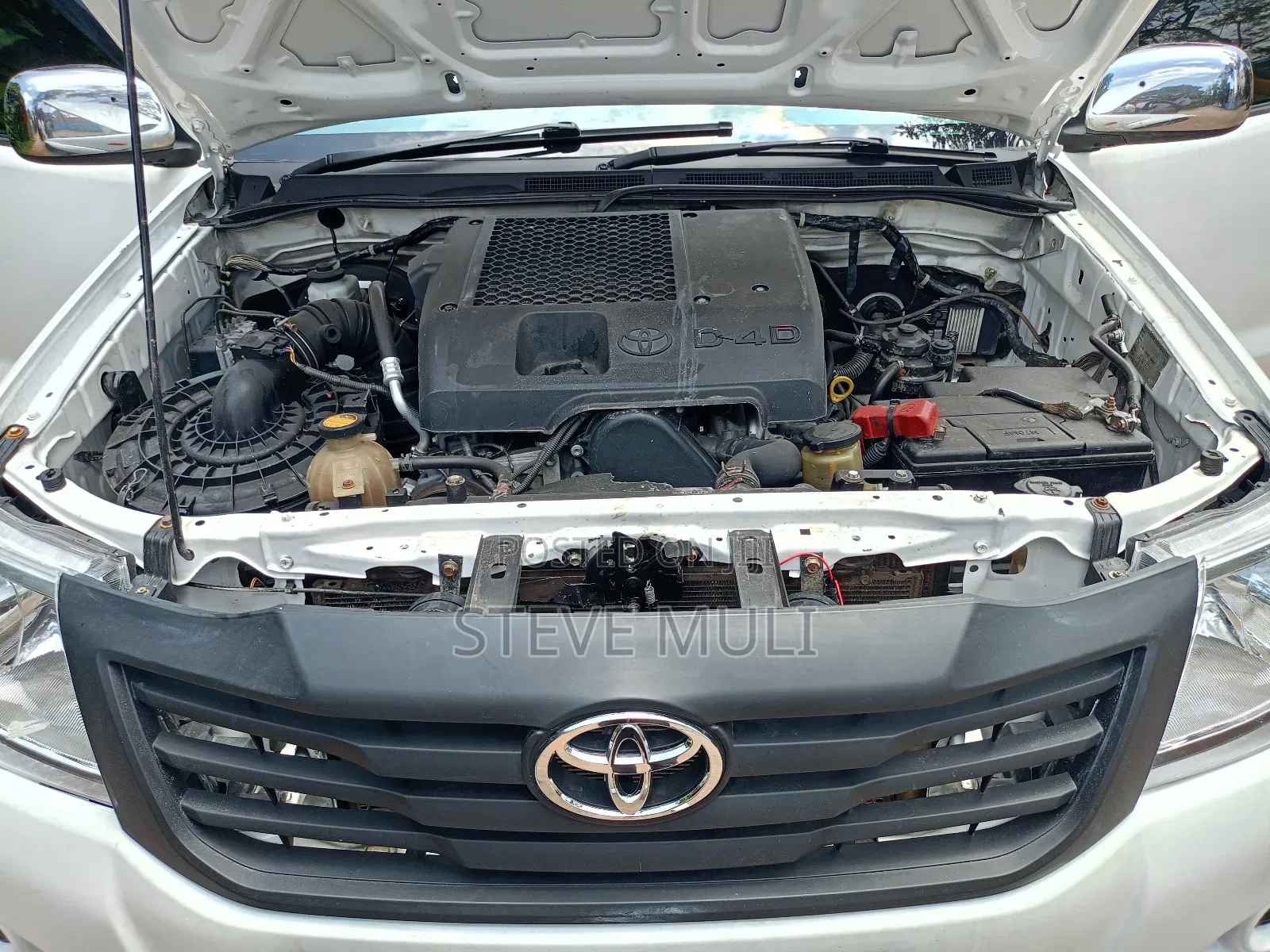 Toyota Hilux 2012 White