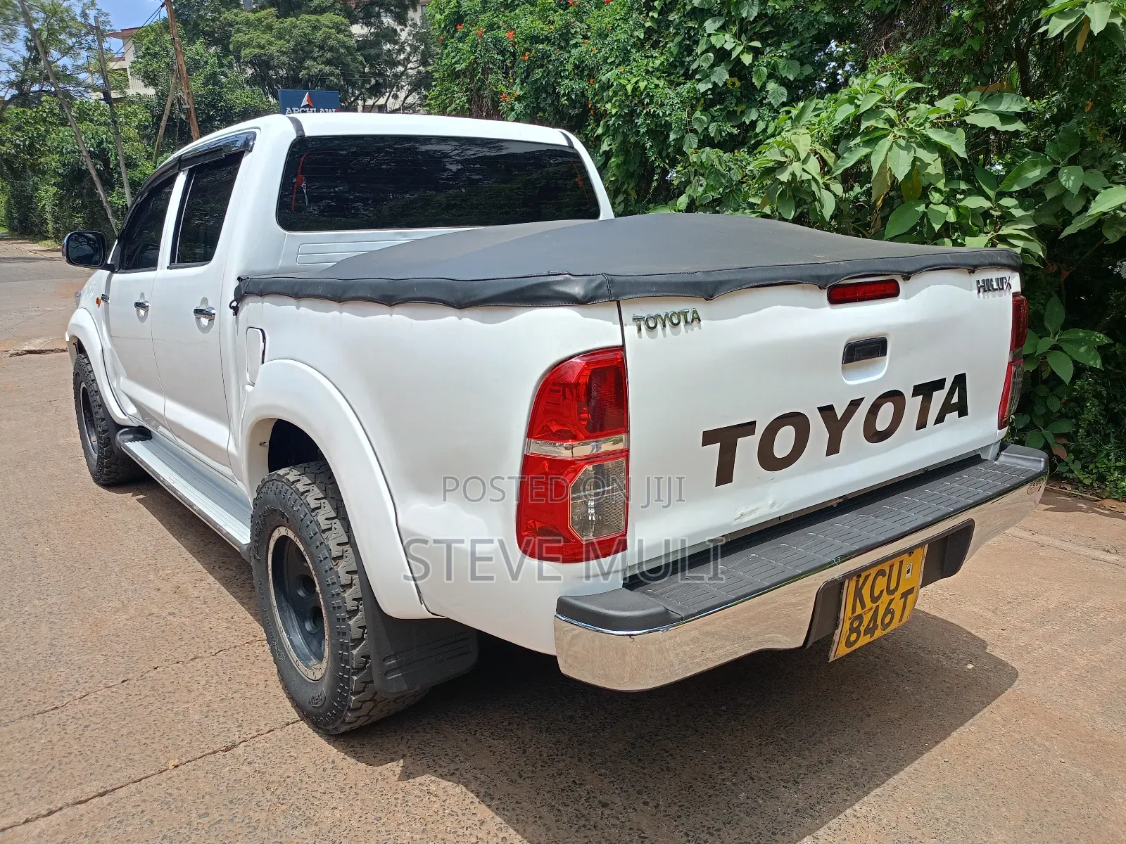 Toyota Hilux 2012 White