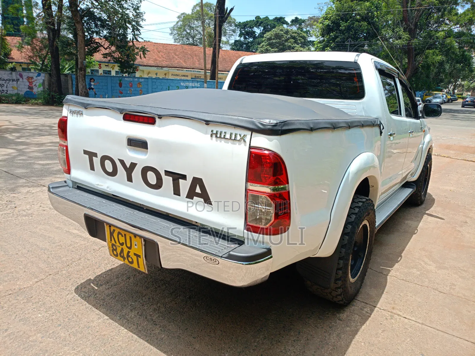 Toyota Hilux 2012 White