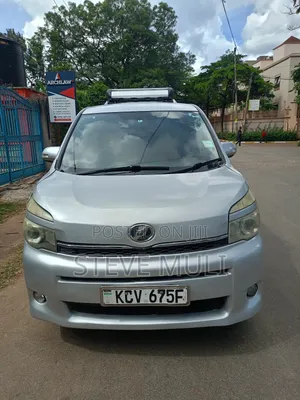 Toyota Voxy 2012 Silver