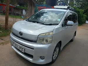 Toyota Voxy 2012 Silver