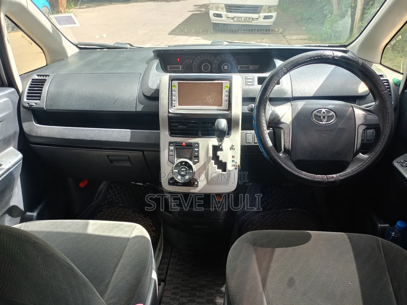 Toyota Voxy 2012 Silver
