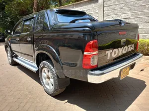 Toyota Hilux 2012 Black