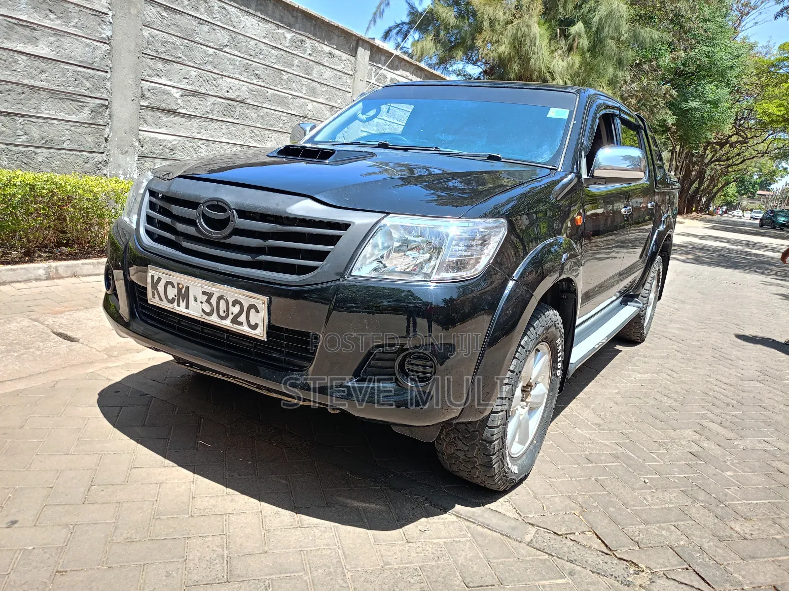 Toyota Hilux 2012 Black