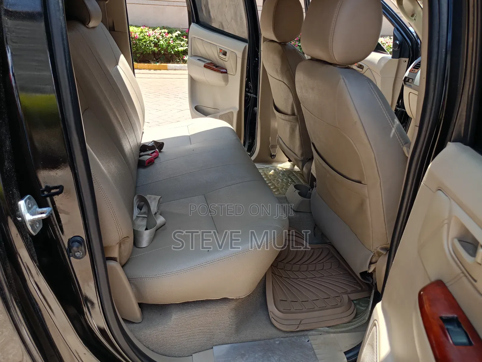 Toyota Hilux 2012 Black