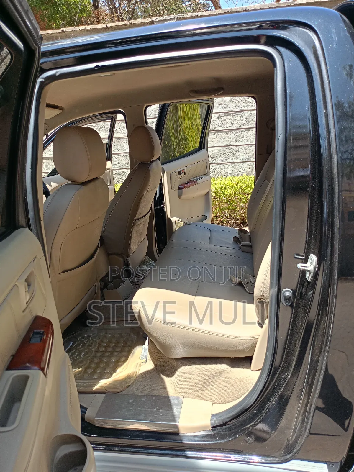 Toyota Hilux 2012 Black