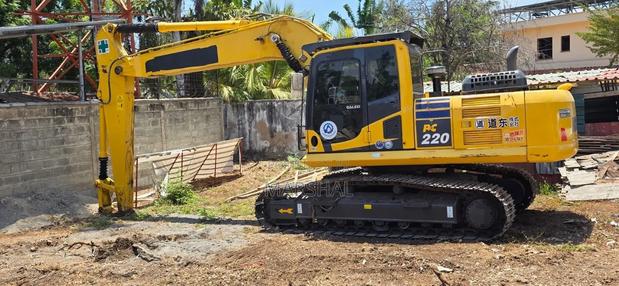 Komatsu Pc220 Excavator