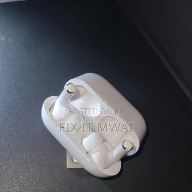 Airpods Pro (2nd Generation) With Usb-C Charging Case (Release 2023) - thumbnail 2