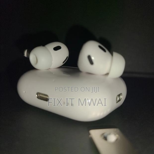 Airpods Pro (2nd Generation) With Usb-C Charging Case (Release 2023) - thumbnail 3
