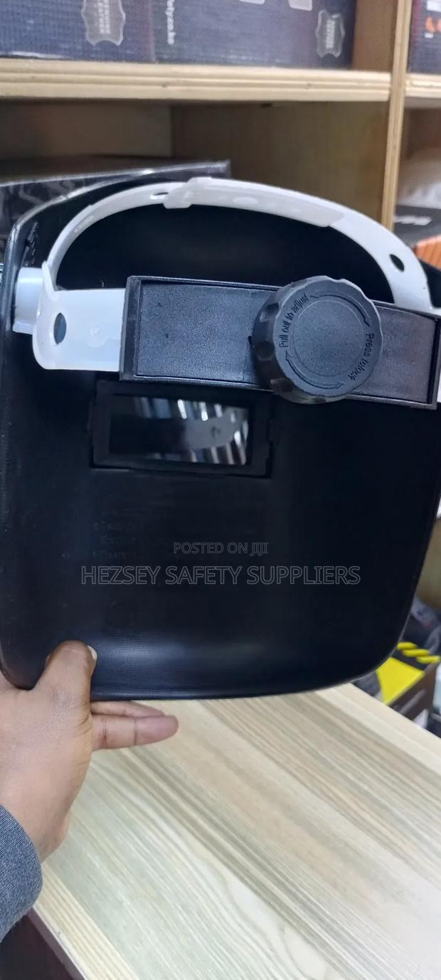 High Quality en 175 Flip-Up Welding Helmet - thumbnail 2