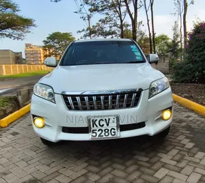 Toyota Vanguard 2012 White