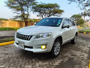 Toyota Vanguard 2012 White