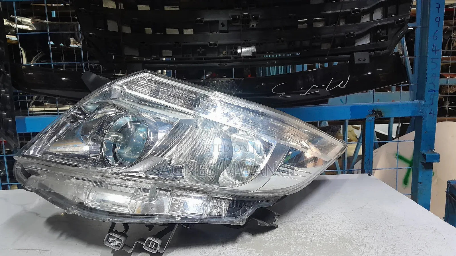 Noah 2015 Headlight