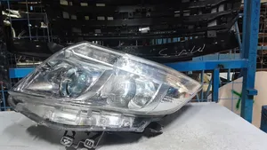 Noah 2015 Headlight
