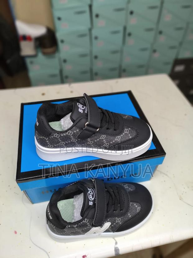 Unisex Black Dotted Shoe - thumbnail 2