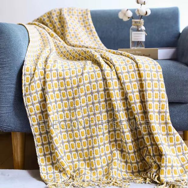 Printed Knitted Throw Blanket - thumbnail 2
