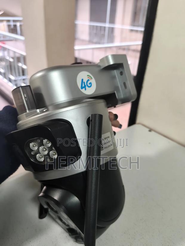 Dual Lens Wireless Solar Powered CCTV Alarm Siren 4g Enabled - main view
