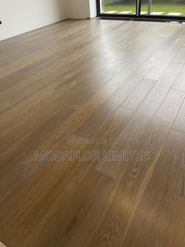 Modern Laminate Flooring for Living Room, Bedroom and Office Floors