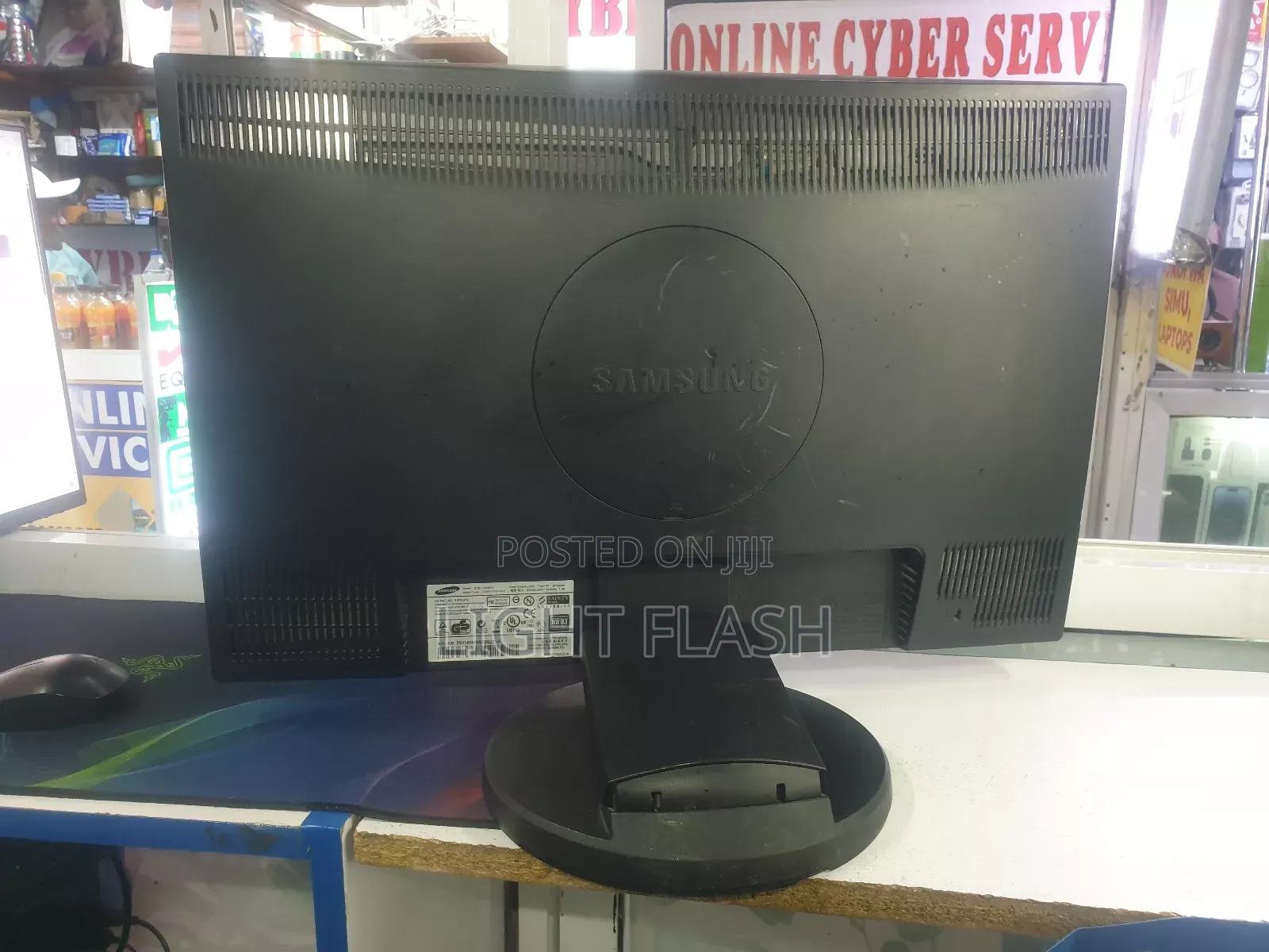 Samsung 24 Inches Stetched
