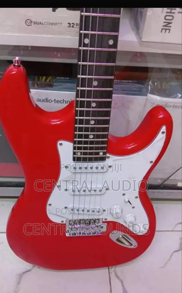 Fender 24frets Solo Guitar - thumbnail 3