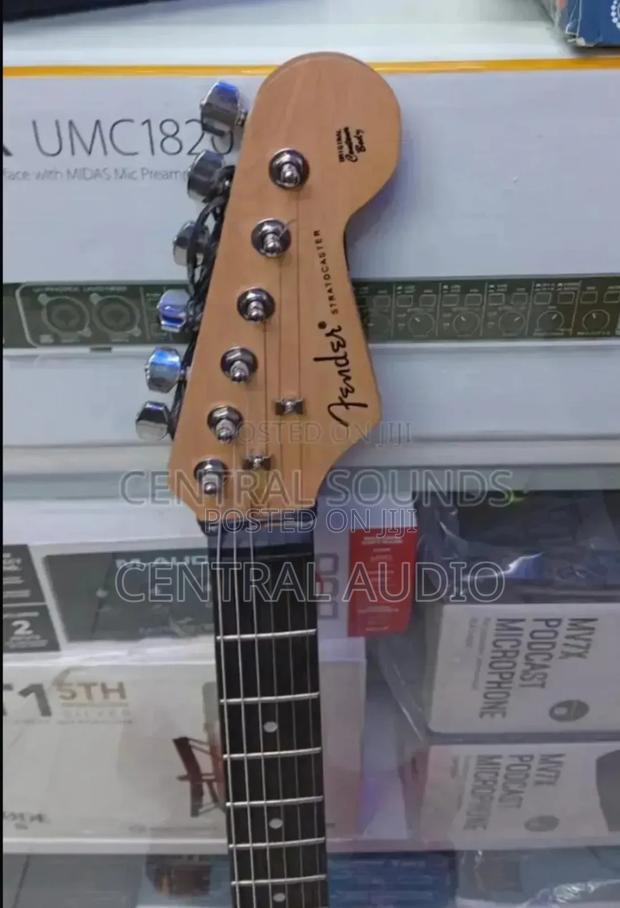 Fender 24frets Solo Guitar - thumbnail 4